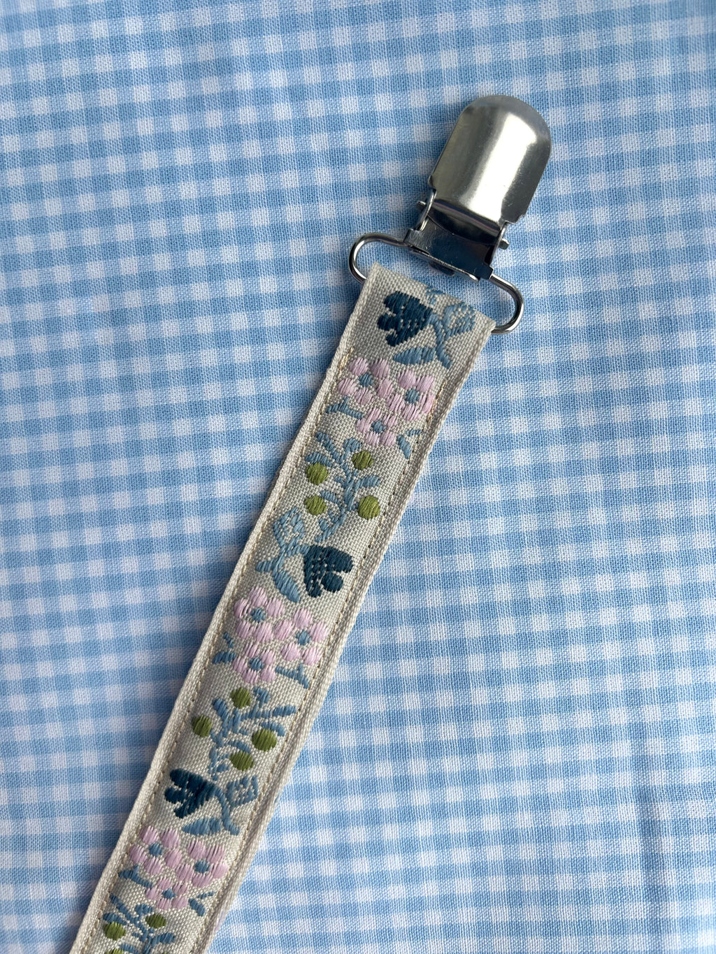 Morning bloom - pacifier clip