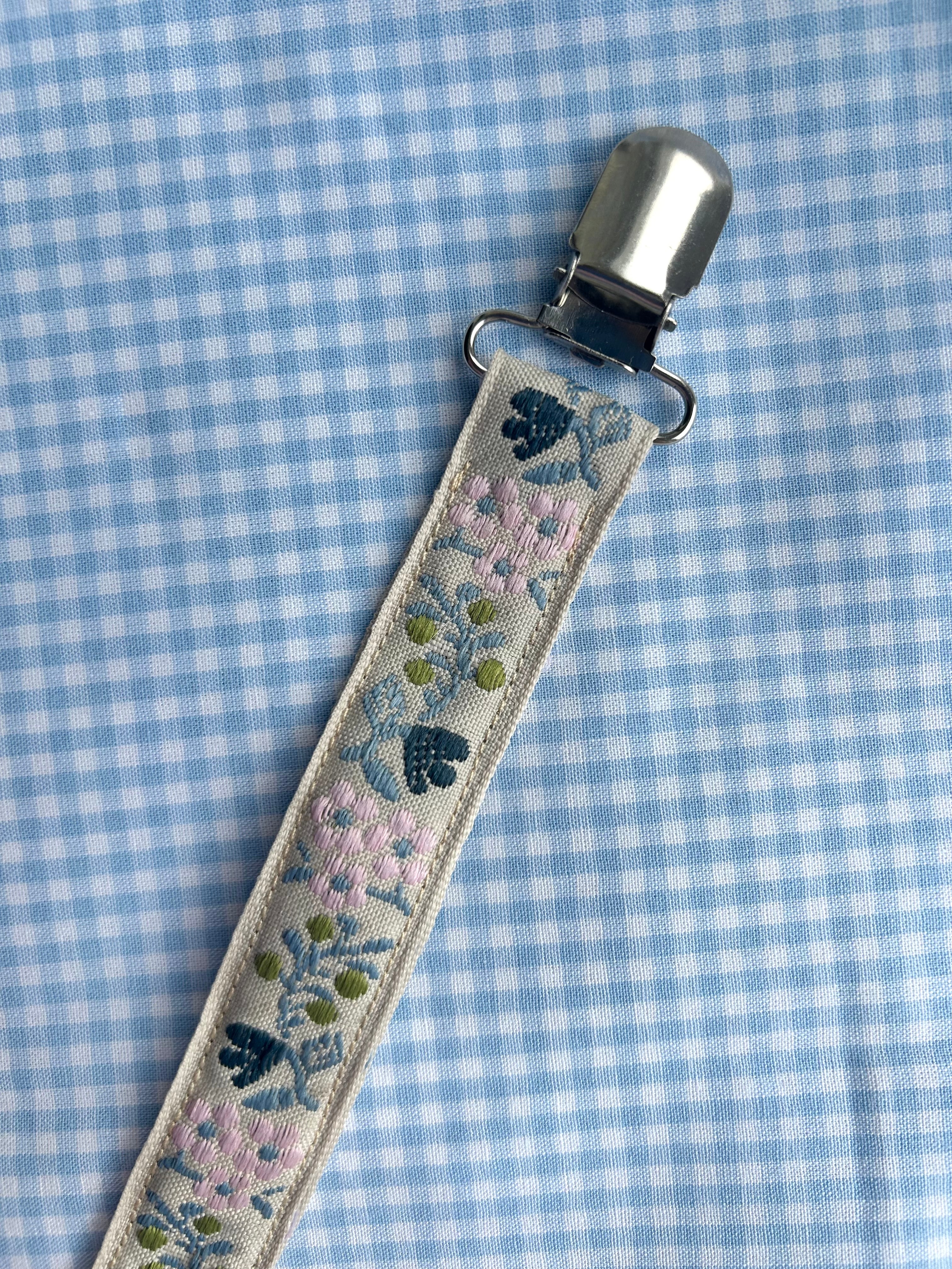 Morning bloom - pacifier clip