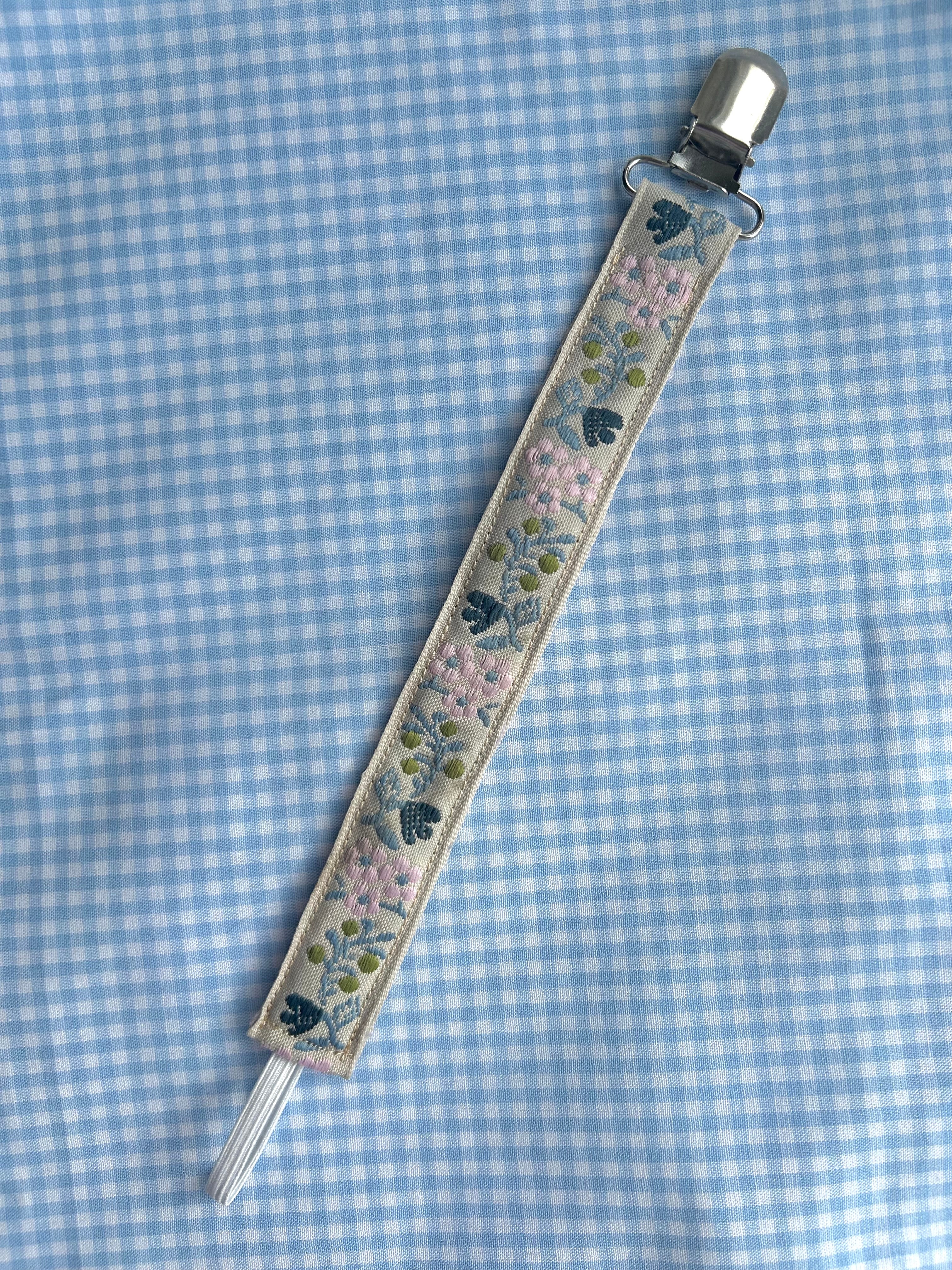 Morning bloom - pacifier clip