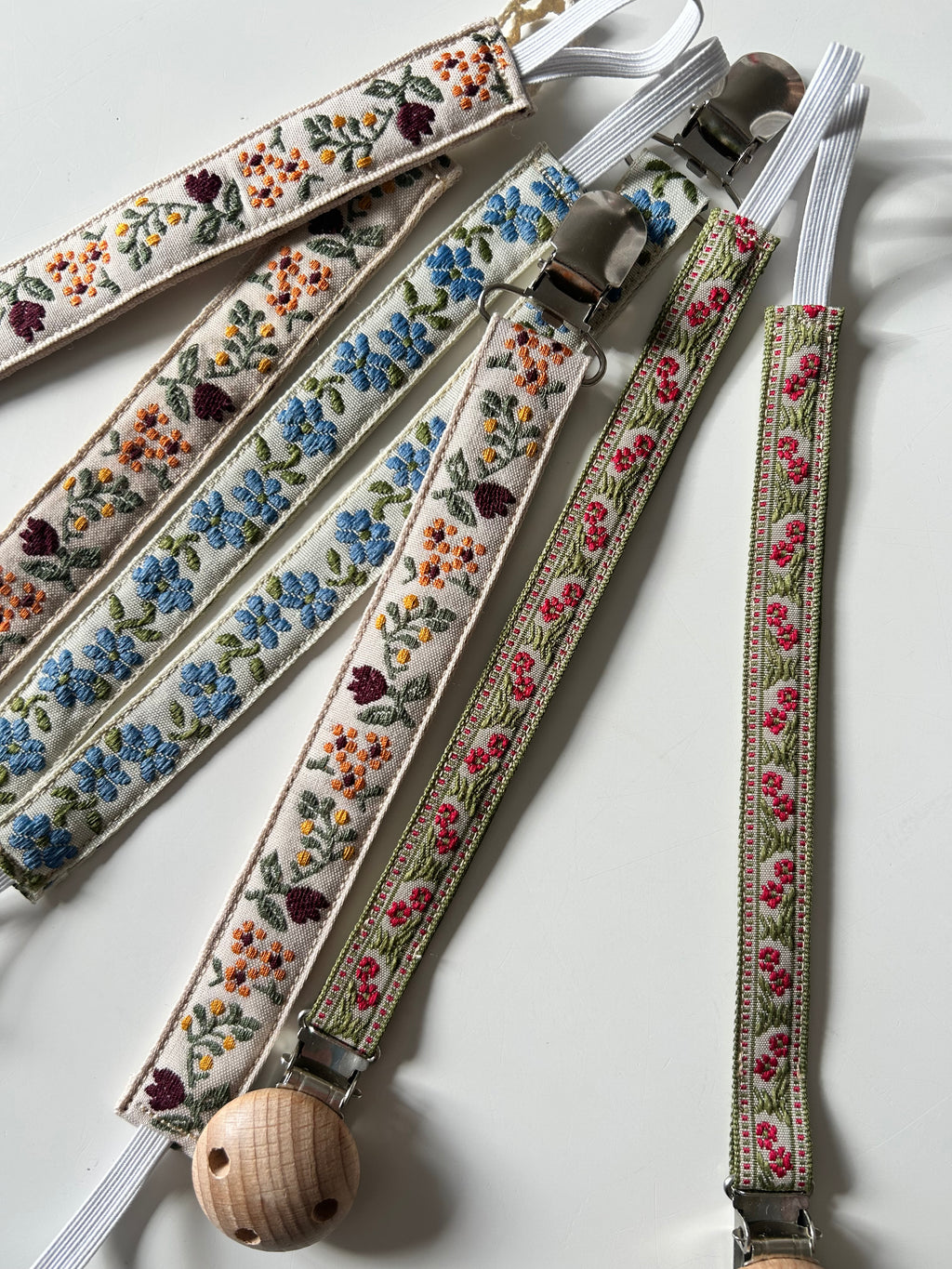 Forest Berry - Pacifier Clip