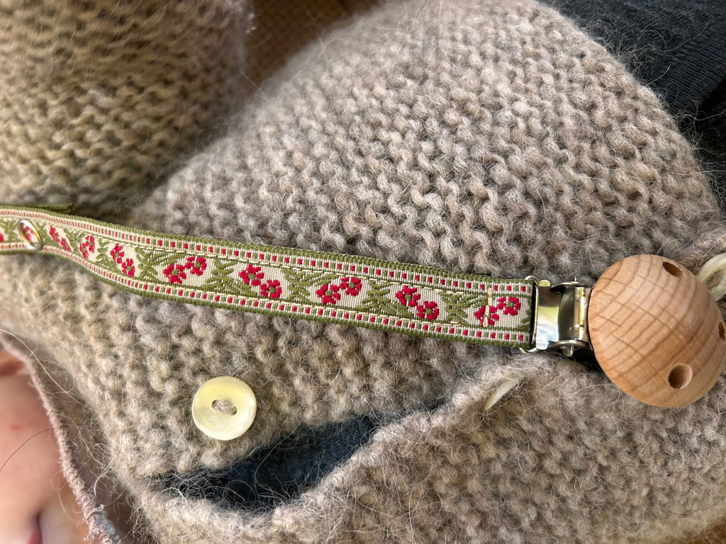 Forest Berry - Pacifier Clip