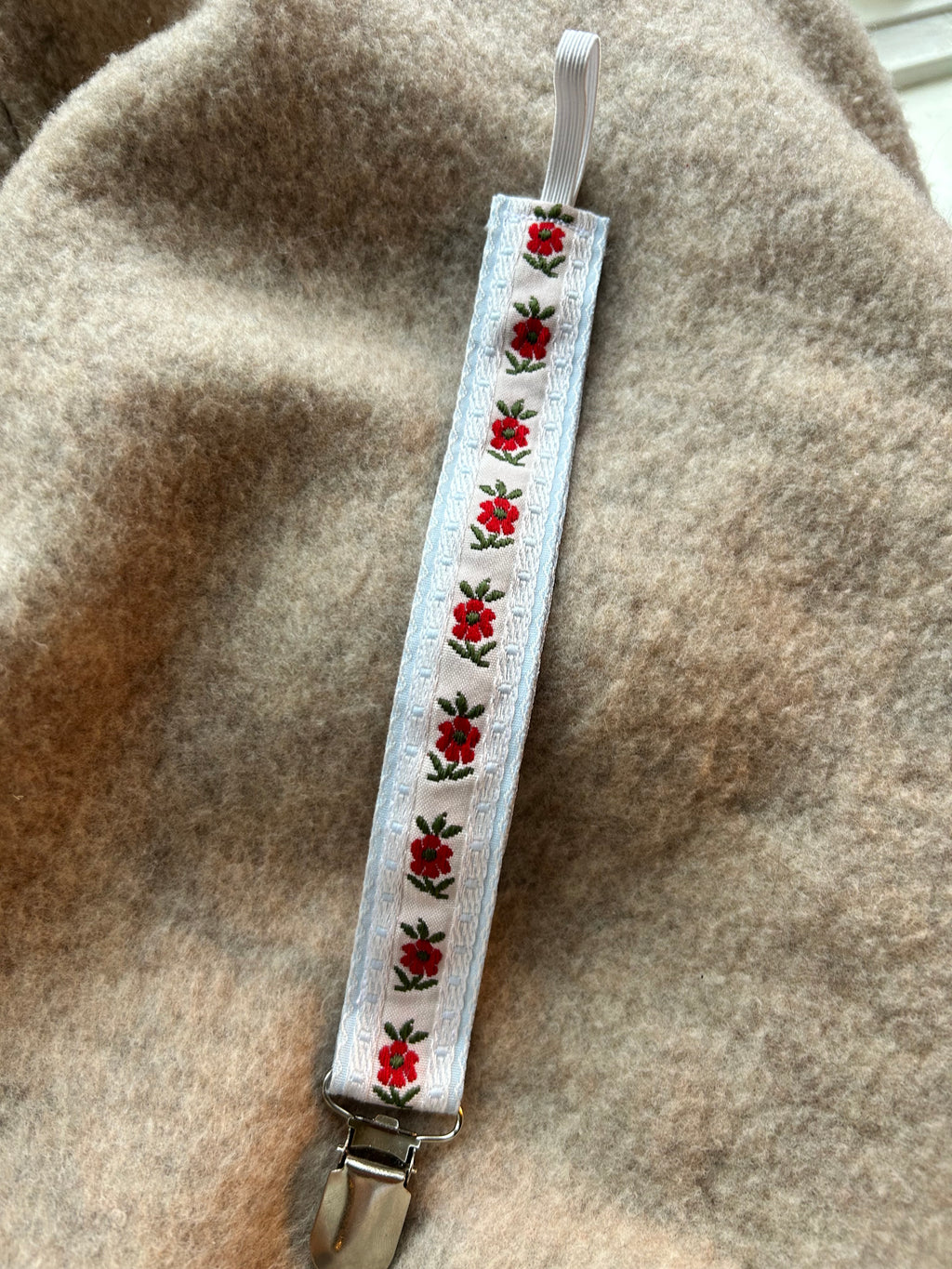 Crimson breeze - pacifier clip